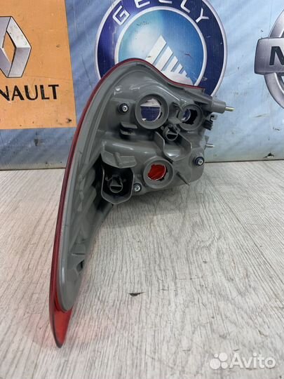 Фонарь задний Nissan almera G15 Лев