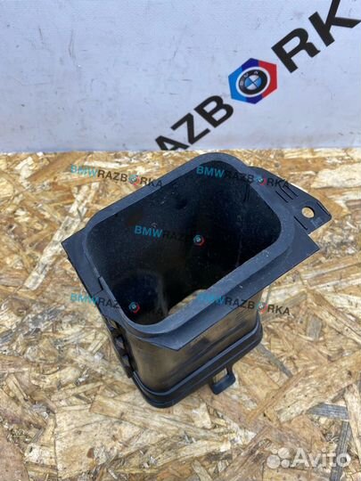 Воздуховод тормозного механизма правый BMW i5 G60