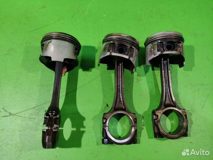 Поршень с шатуном Nissan Terrano 1 2.4