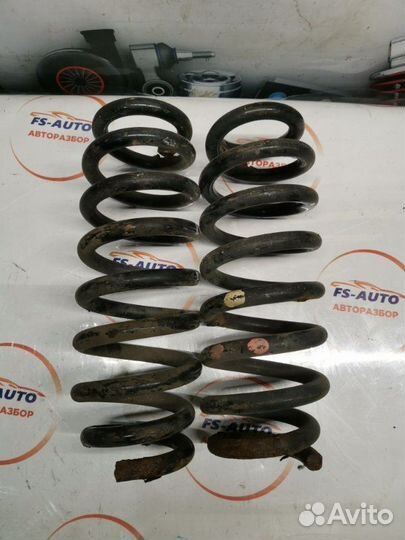 Пружина подвески задняя Suzuki Grand Vitara 2 2.0