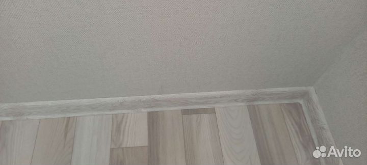 Монтаж плинтуса, молдинга, карнизов