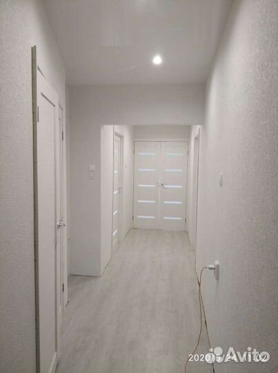 Поклейка обоев, полы, электрика