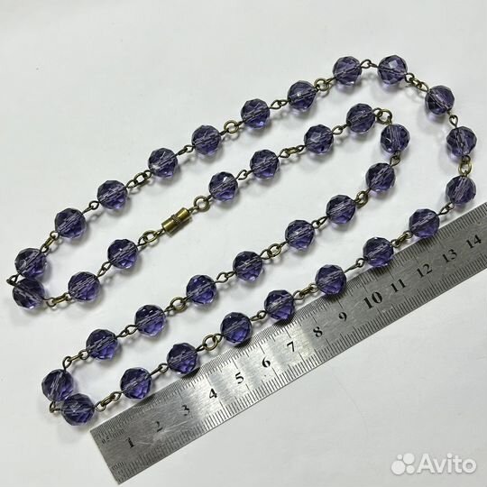 Бусы из сиреневого стекла