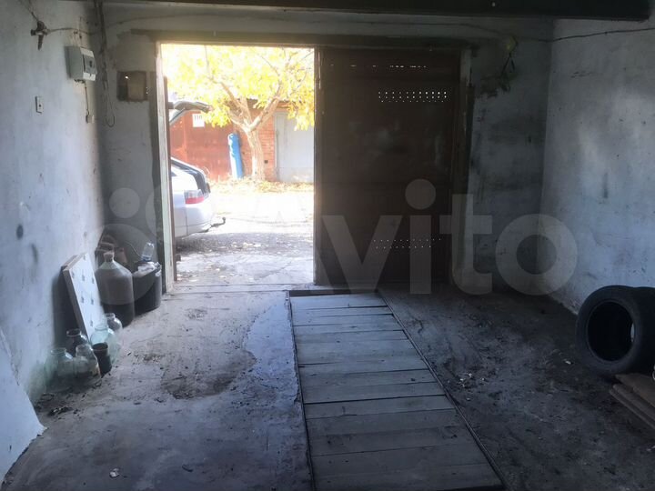 Гараж, > 30 м²