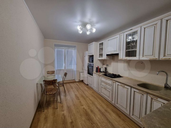 2-к. квартира, 66 м², 8/10 эт.