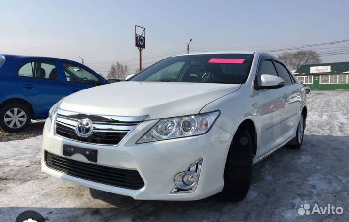 Решетка бампера переднего Toyota Camry avv50 пруль