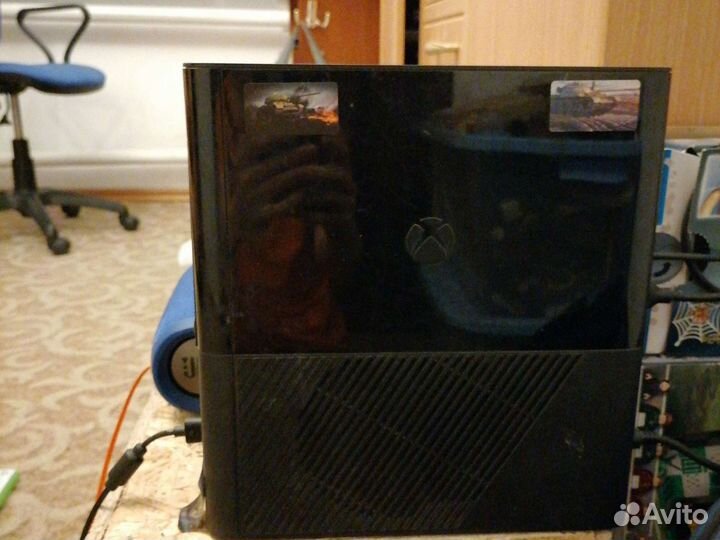 Иксбокс 360 + 2 джойстика и 3 игры