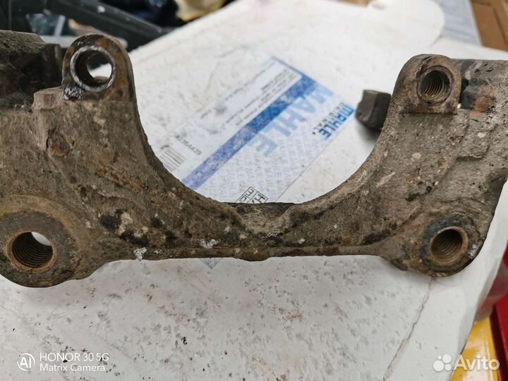 Скоба супорта