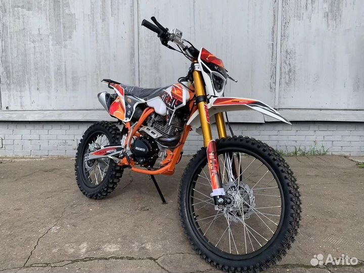 Мотоцикл Regulmoto Athlete 250 21/18 витринный