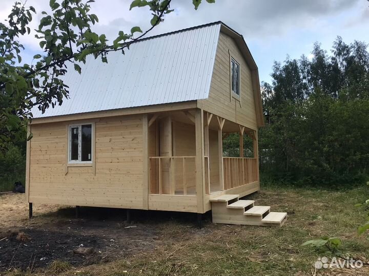 Дачный дом с мансардой