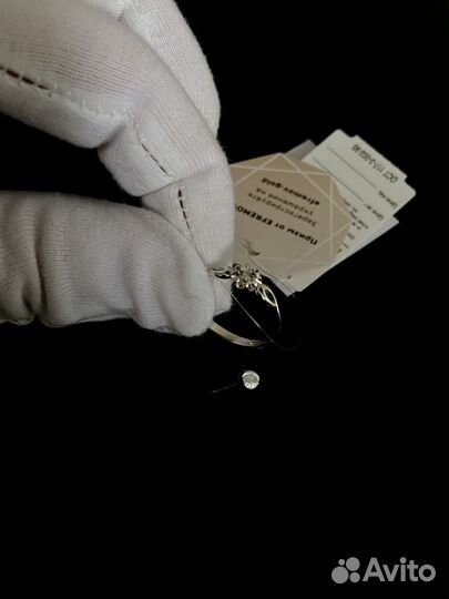 Серебряное кольцо с бриллиантом 16,5р