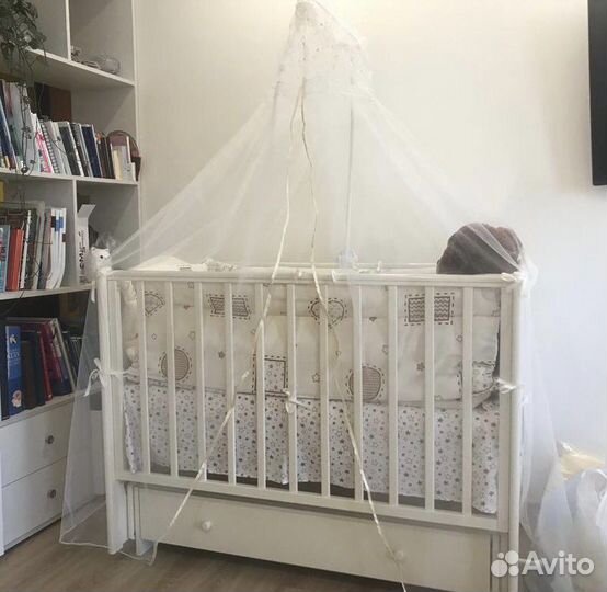 Детская кровать с универсальным маятником