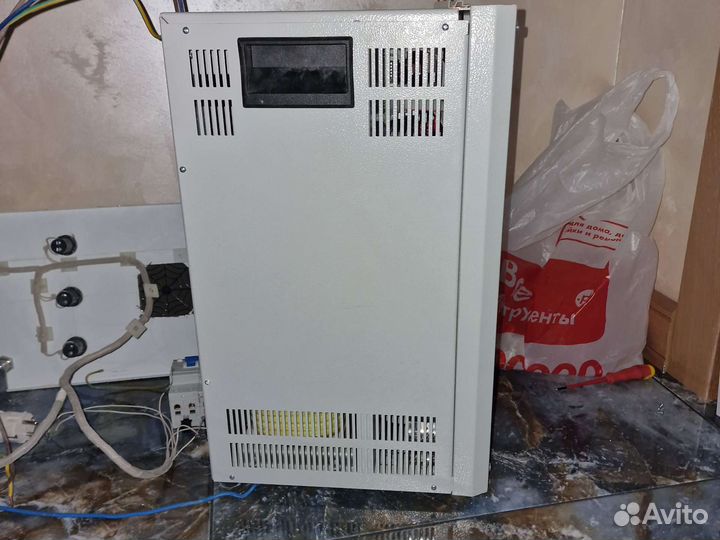 Стабилизатор напряжения однофазный