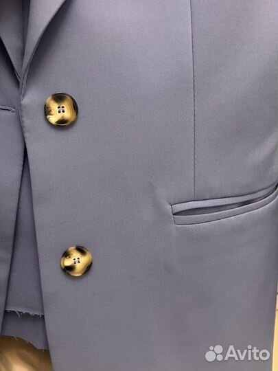 Костюм женский пиджак и брюки (40-42 )