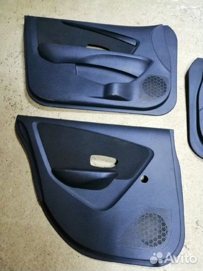 Обшивка двери Nissan Almera G15