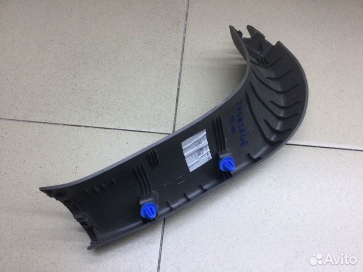 Обшивка двери багажника правая правая Kia Sportage