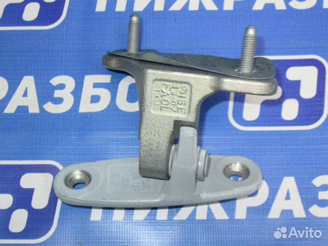 Петля двери верхняя передняя левая Mercedes E W212