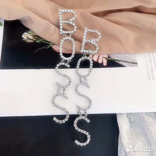 Серьги вечерние длинные буквы