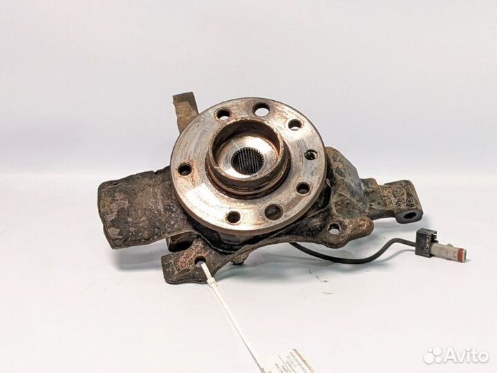 Кулак поворотный передний правый Opel Astra H купе