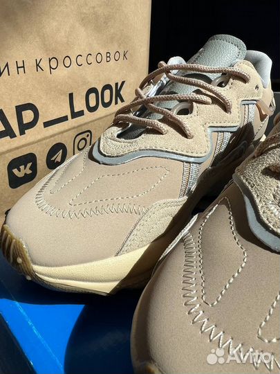 Кроссовки adidas ozweego