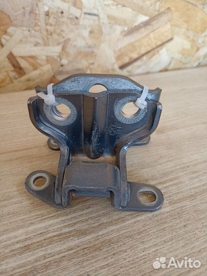 Петля двери задняя правая Ssangyong Actyon 2011-Нв