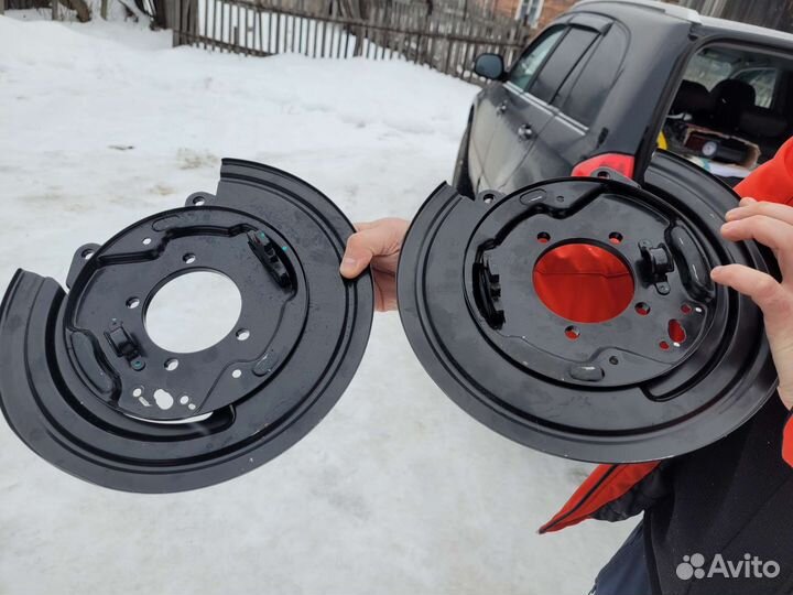 Пыльник заднего тормозного диска