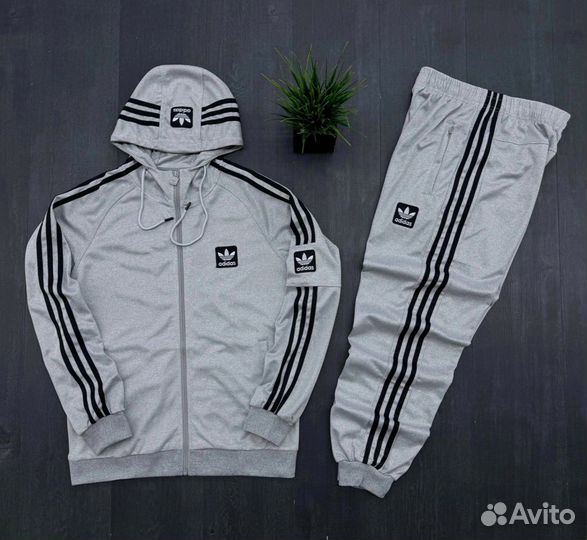 Спортивный костюм adidas