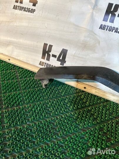 Накладка на бампер передняя правая Lexus Rx350 4