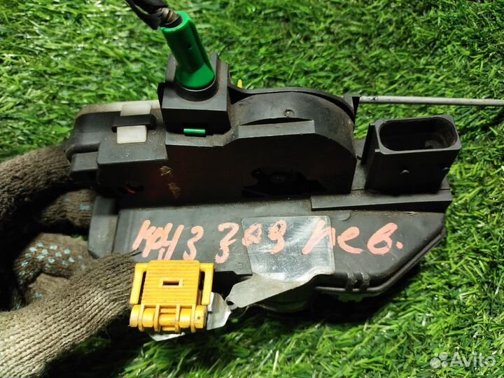 Замок двери задний левый Chevrolet Cruze J300