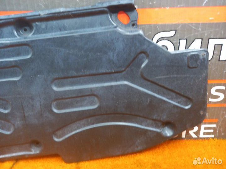 Защита днища кузова левая Mercedes-Benz C-Class