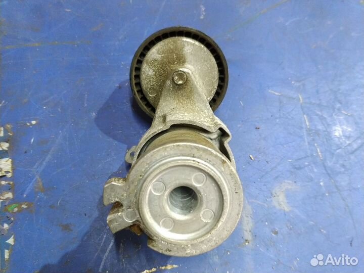 Натяжной ролик Шкода Фабия