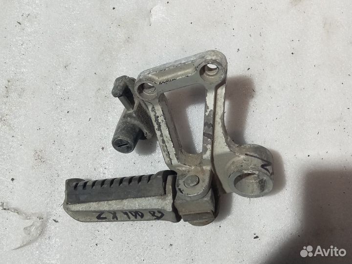 Подножка правая задняя Kawasaki GPZ400