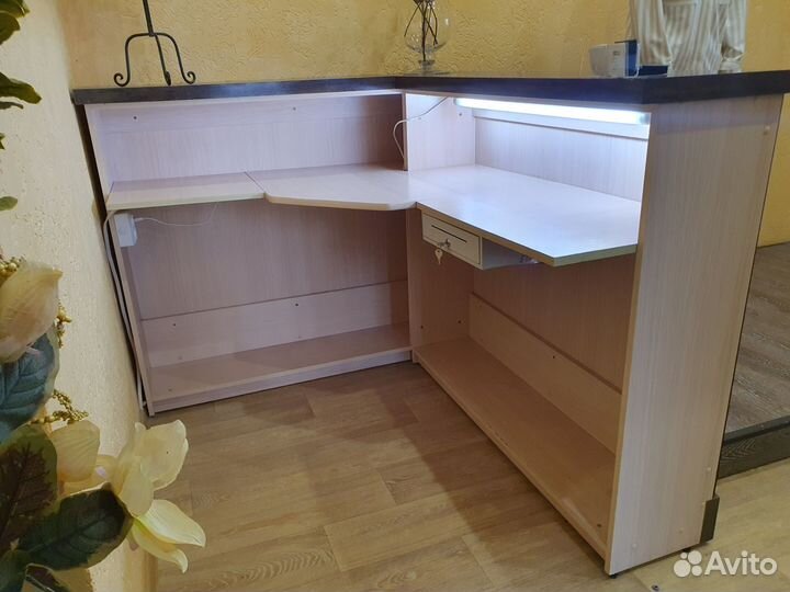 Стойка для администратора