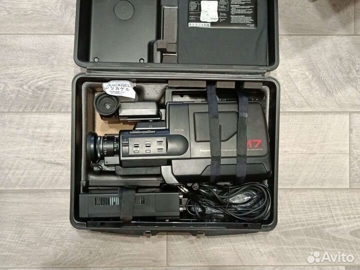 Профессиональная видеокамера Panasonic m7