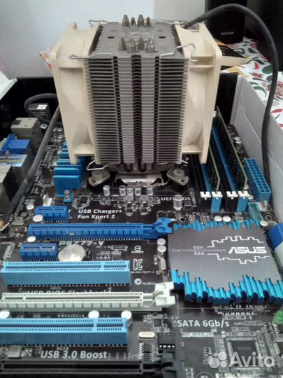 Материнская плата с процессором памятью и кулером