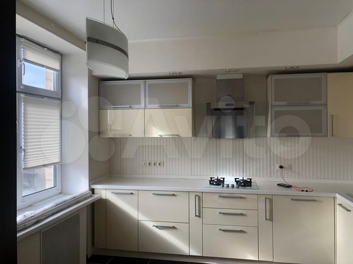 3-к. квартира, 80 м², 8/8 эт.