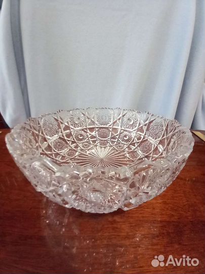 Хрустальные вазы и ладьи, много разных