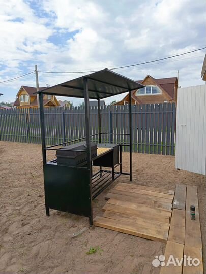 Мангальная зона под крышей