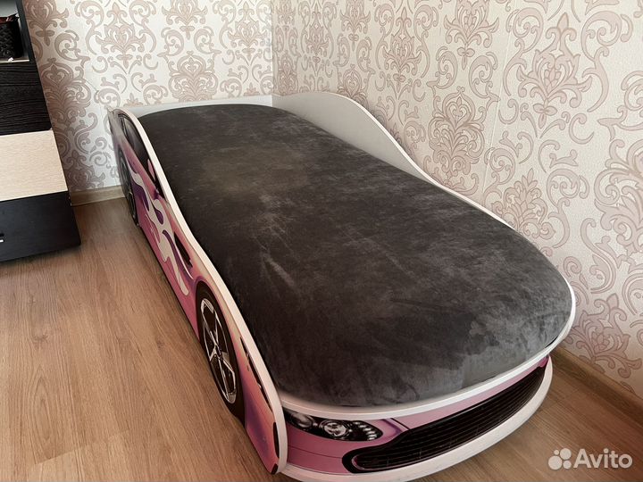 Кровать с подьемным механизмом и ортопед.матрасом