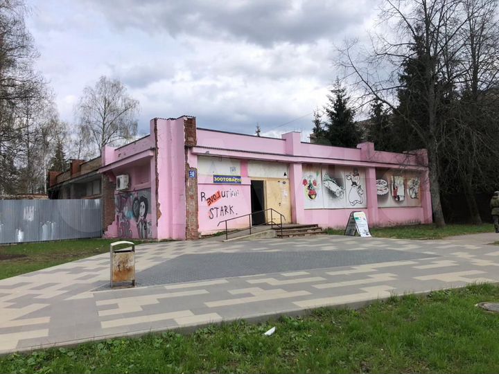 Здание, 348 м²