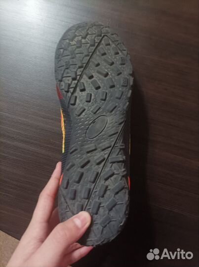 Футбольные бутсы, сороконожки, хорошие, 2023 года