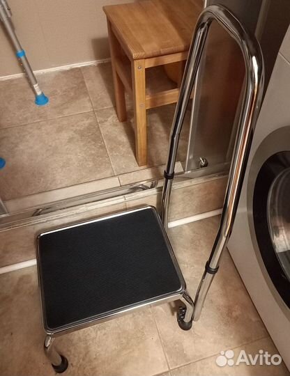 Вспомогательная ступенька для ванны с ручкой