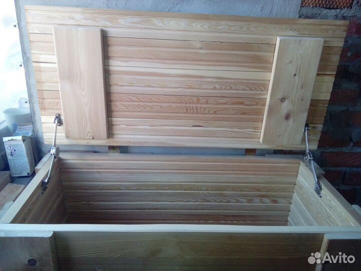 Ящик для овощей на колесах с фиксаторами