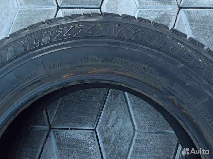 Bridgestone Blizzak DM-V1 175/70 R14