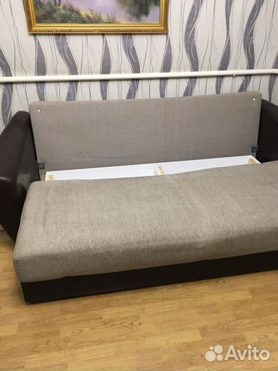 Диван с двумя креслами