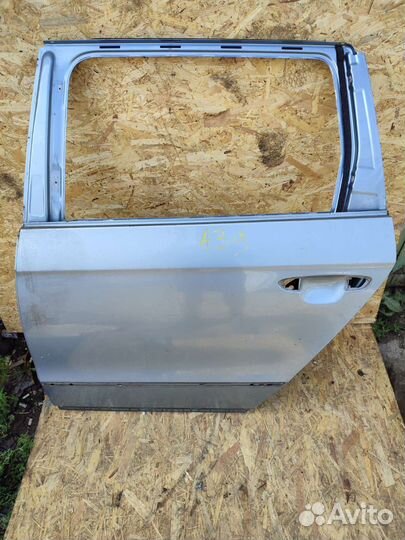 Задняя левая дверь Vw Passat by универсал