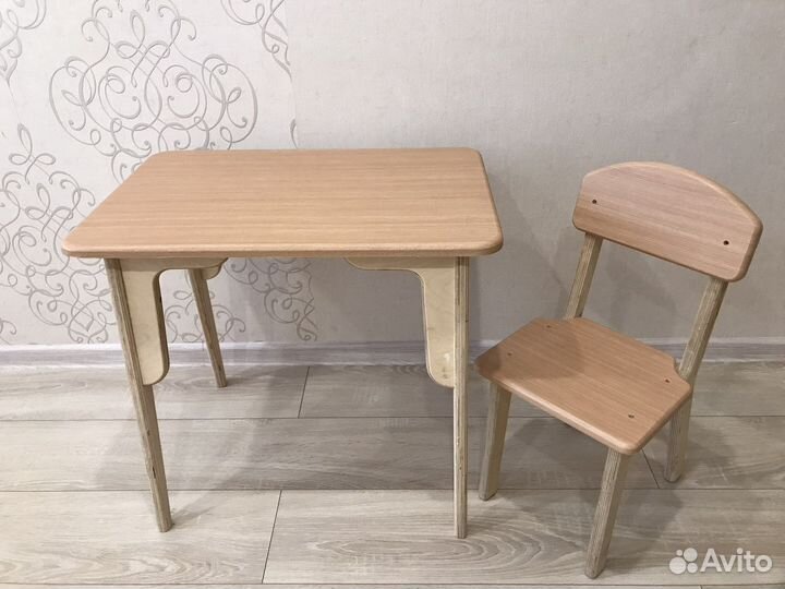 Детский стол со стулом