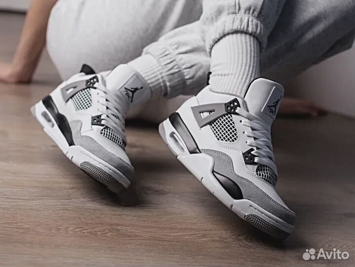 Nike Air Jordan 4 Retro 