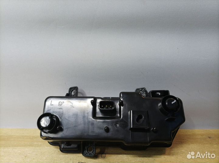 Ходовой огонь левый Mitsubishi Pajero 4 2006