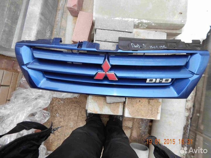 Решетка радиатора Mitsubishi Pajero III